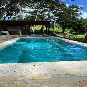 Villa de 2 Niveles Amueblada, en venta  en Rancho Arriba San José de Ocoa