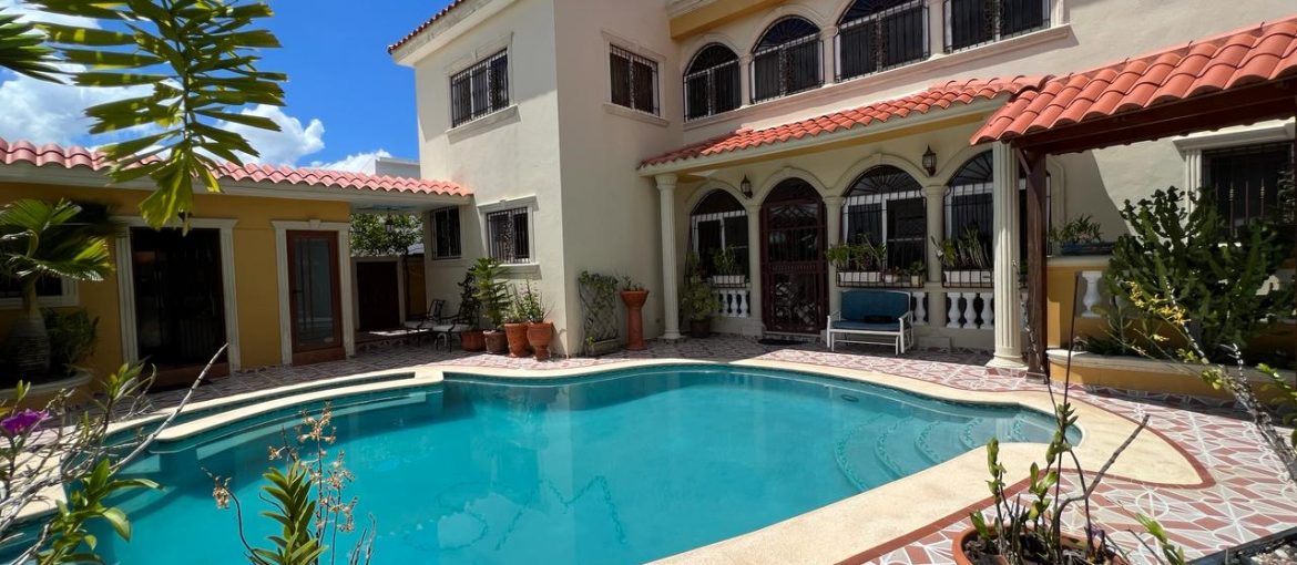 Casa de Lujo en Venta en Altos de Arroyo Hondo III | 5 Habitaciones, Piscina y 600 m² de Solar